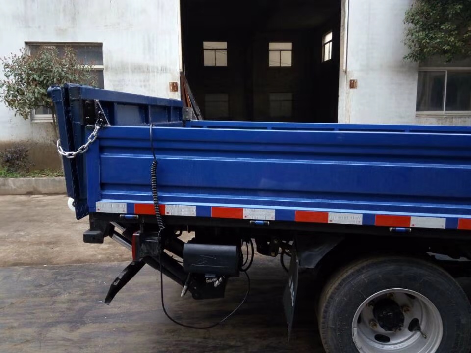 折疊式(shi)汽車尾闆(pan)