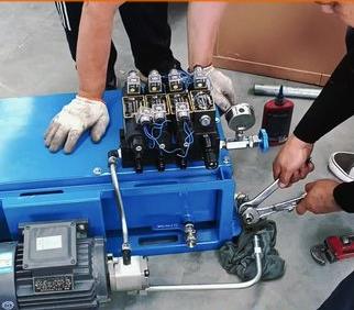 國立液(ye)壓，小型液壓站(zhan)開始制作