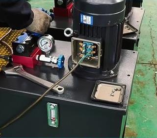 國立液(yè)壓，重注安全生(shēng)産意識，用心生(sheng)産